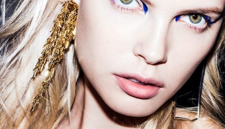 Blue Eye Makeup is back for spring 2017