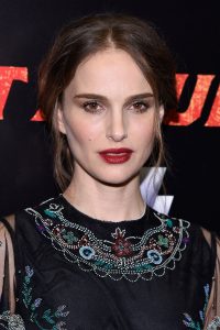 Wear Bold Lipstick Like the Celebs Do! –Guide to Wear Bold Lipsticks