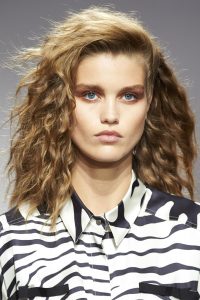 7 Ways to Make Cute Curly Hairstyles Work for You This Summer