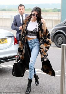 3 Tips for Styling a White T-shirt from Hollywood’s Celebs