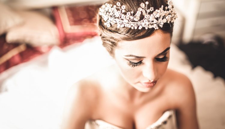 Bridal Headpieces; delicate headpieces to wear for your wedding