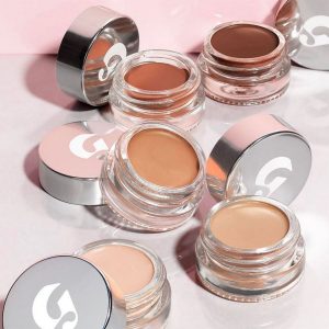 Glossier Makes its way to the UK; 6 must have Glossier products