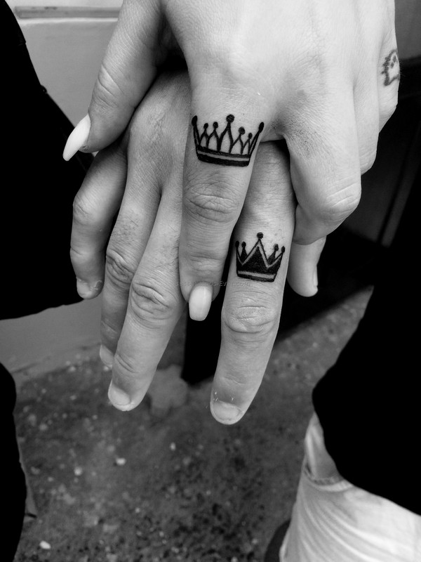 Crown Tattoo In Finger