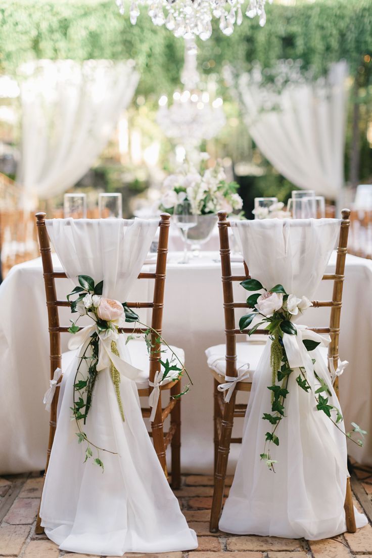Fantastic Décor For Spring Wedding