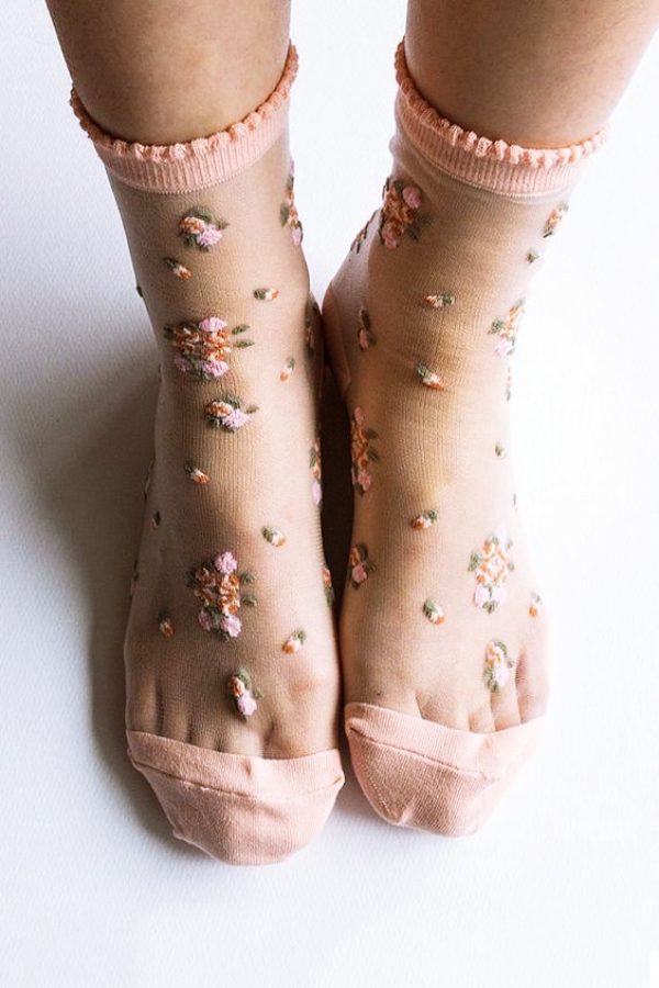 This-is-How-Sheer-Socks-are-Becoming-a-Trend