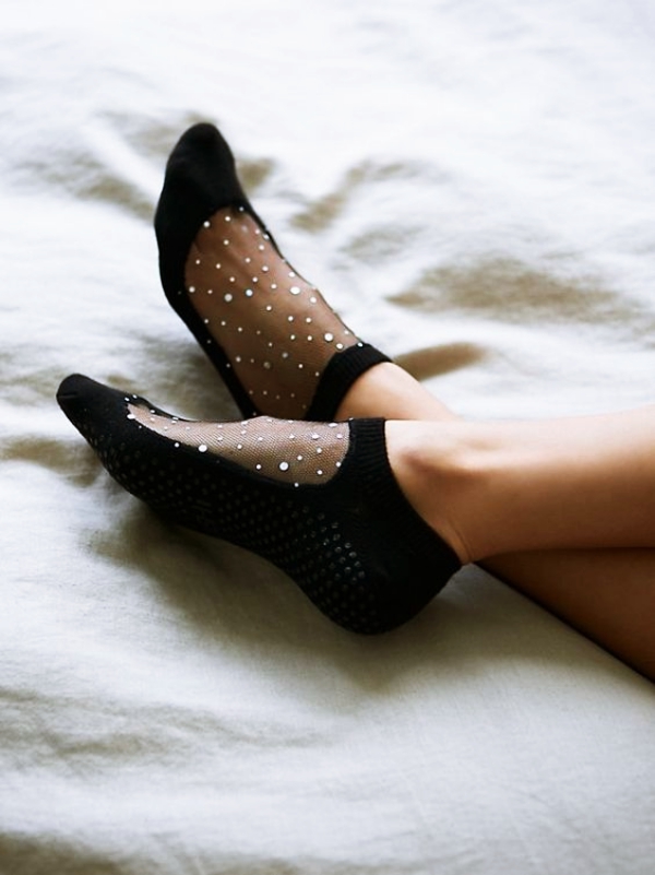 This-is-How-Sheer-Socks-are-Becoming-a-Trend