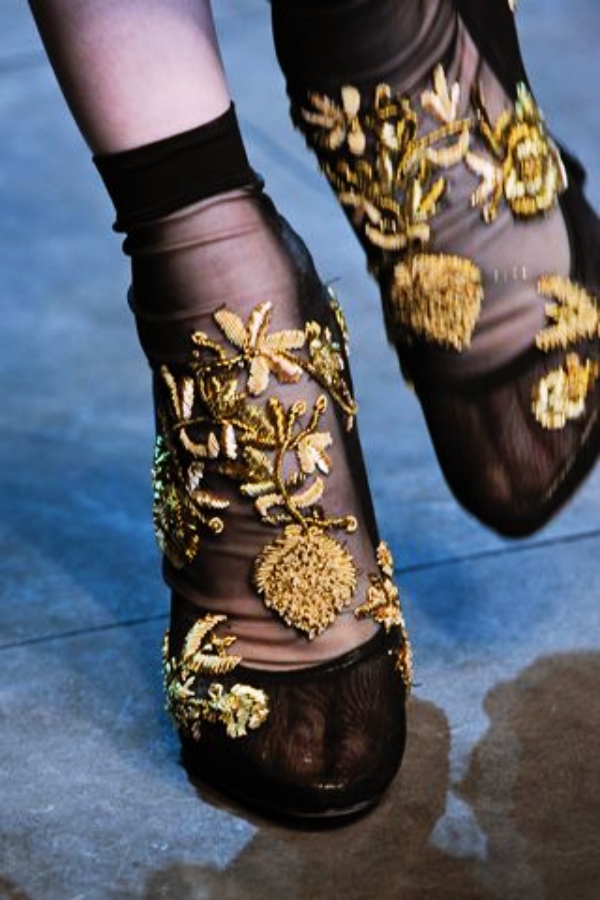 This-is-How-Sheer-Socks-are-Becoming-a-Trend