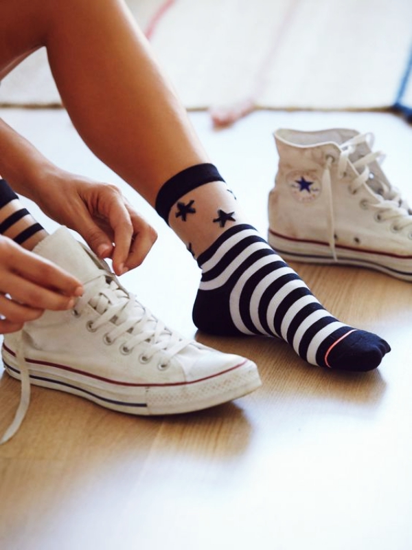 This-is-How-Sheer-Socks-are-Becoming-a-Trend