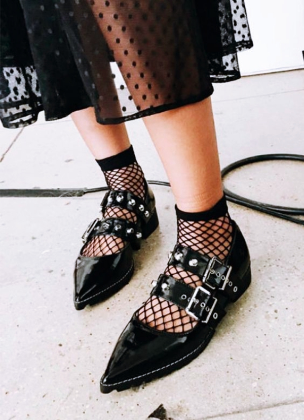 This-is-How-Sheer-Socks-are-Becoming-a-Trend