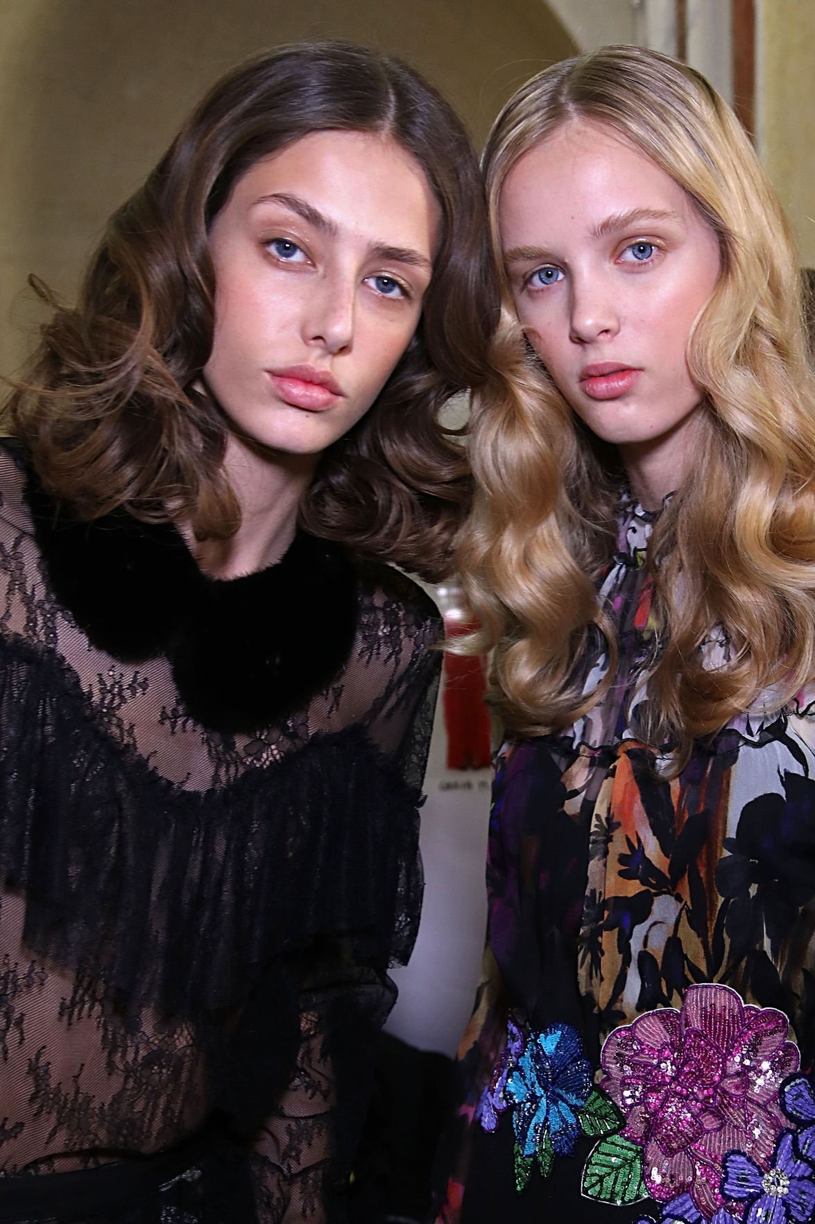 Blumarine wavy hairstyles 2018 spring