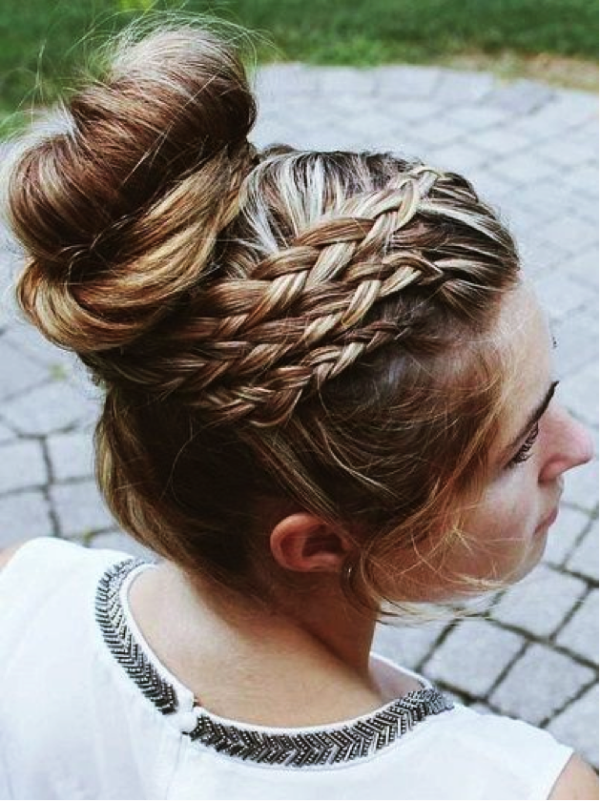 Trendy-Hairstyles-That-Will-Save-Your-Hair-On-Rainy-Days